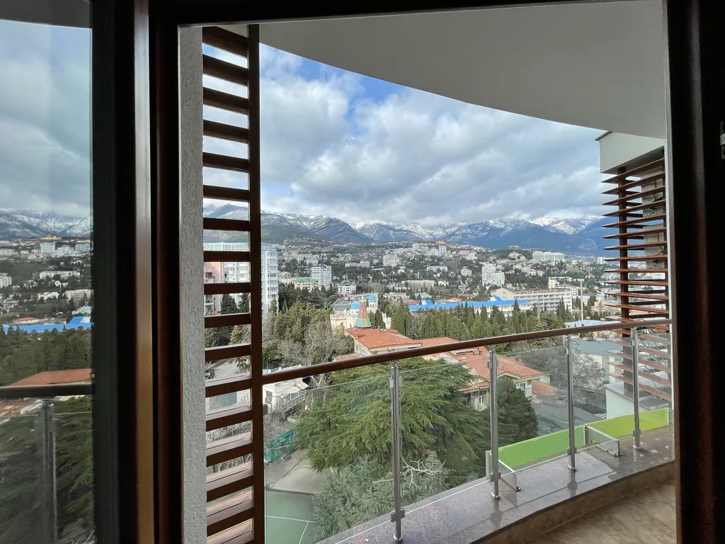 Большая квартира в центре ЖК Лотос с видом на море и горы