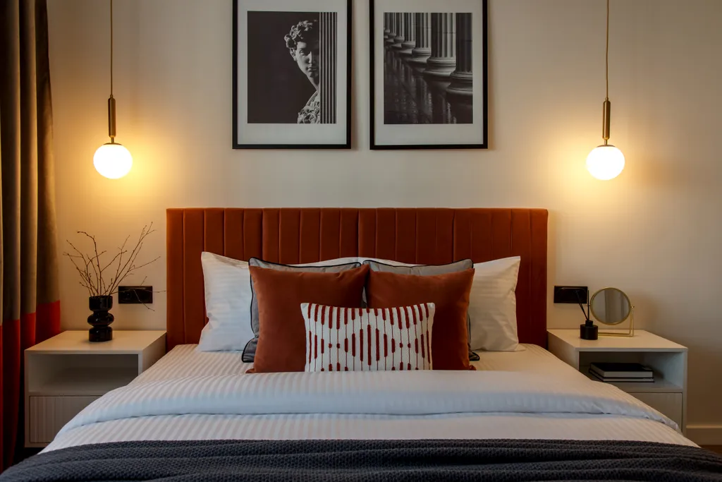 Премьер в центре