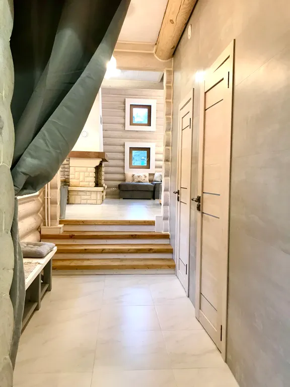 Дом на скале с видом на озеро