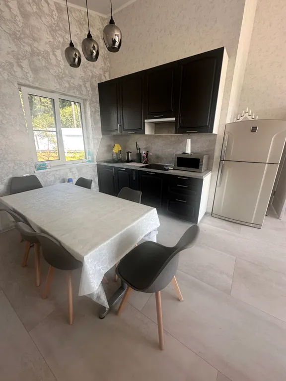 Уютный семейный дом на берегу озера