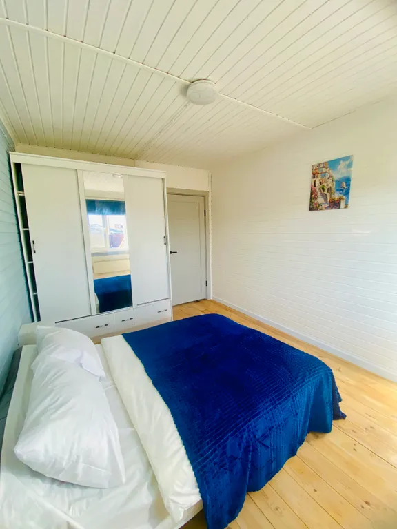 Коттедж Коттедж для семьи на море — Кучугуры