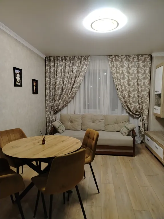 Евротрешка у ЖД вокзал и зоопарка