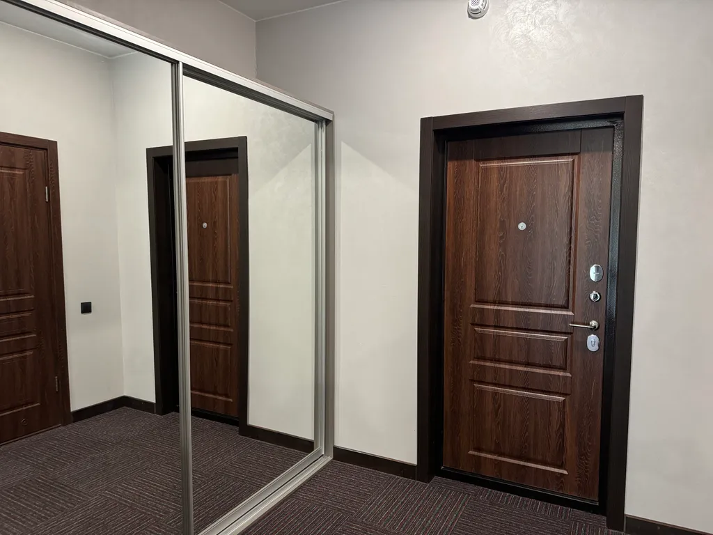 Большая студия с видом на лес