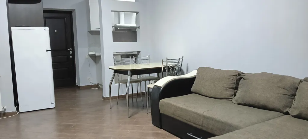 Трехкомнатная с изолированными спальнями и балконом