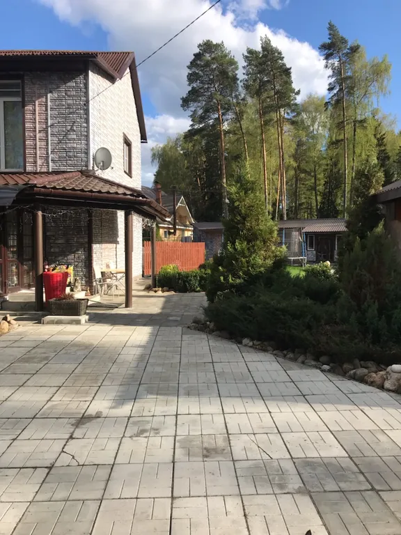 Дом на территории охотничьего хозяйства рядом с водохранилищем