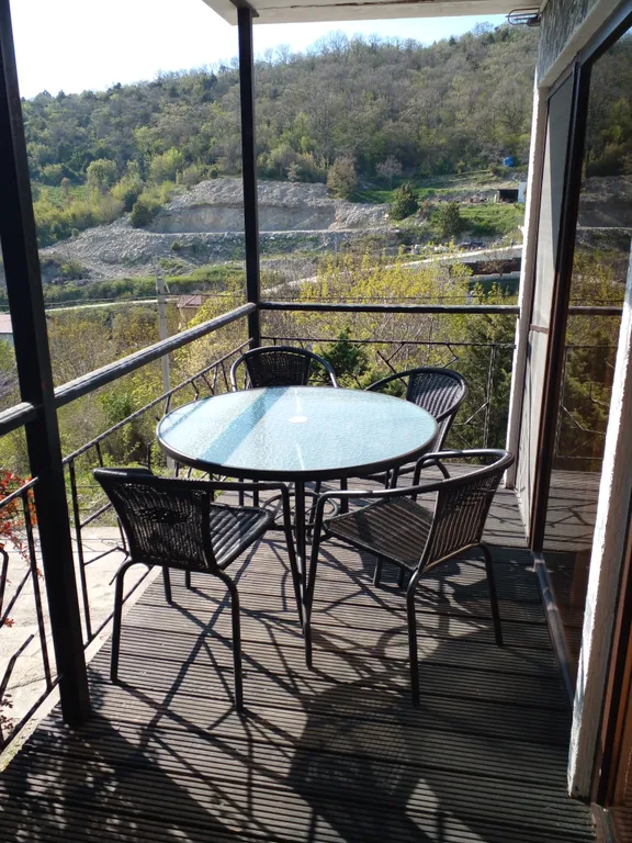 Дом на склоне