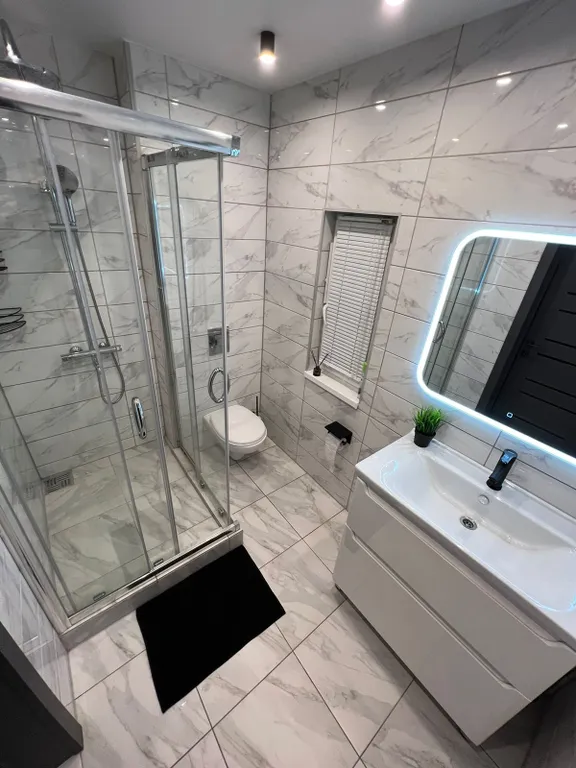 Дом и баня у реки