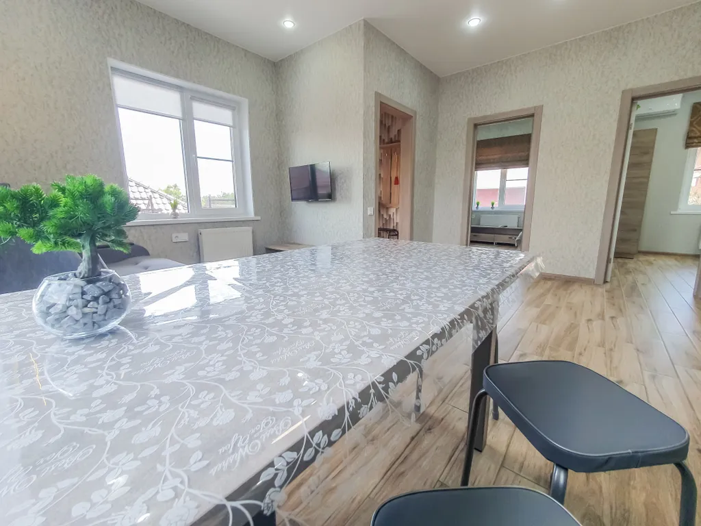 Отдельный дом с благоустроенным двором возле азовского моря