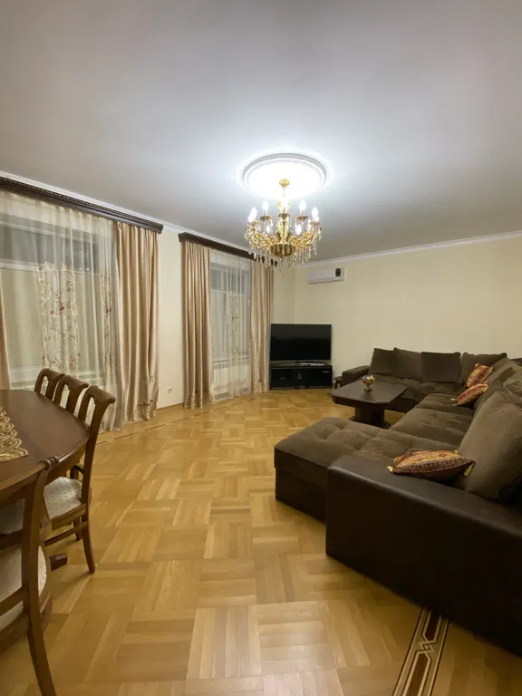 Коттедж с бассейном у Каспия