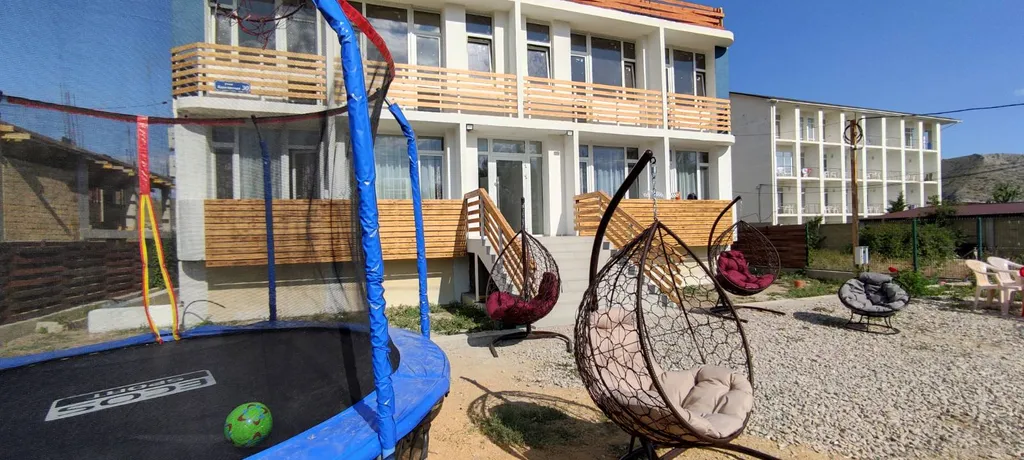 Квартира Двухкомнатные апарты с изолированными комнатами/кухня/стиралка/балконы — Судак