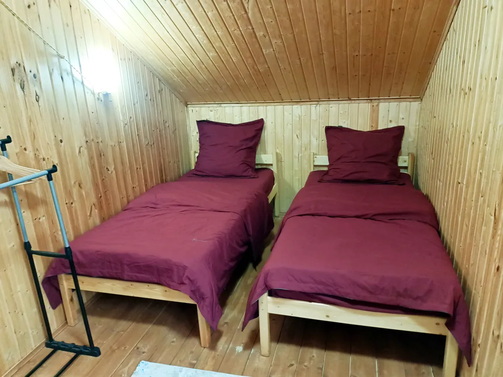 Остров Аннушки - уютные домики у реки