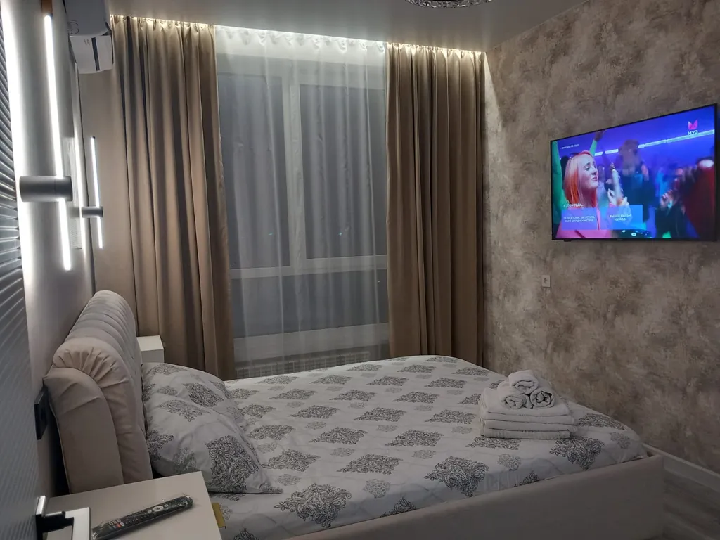 Новая,уюная 2х.кв люкс на 6чел,закрытая территор.,юго-зап р-на, 17/77