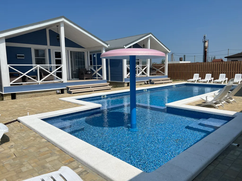 Коттедж Вилла Синие Волны/ Blue waves с бассейнами, 5 мин от пляжа — аренда посуточно в Голубицкая