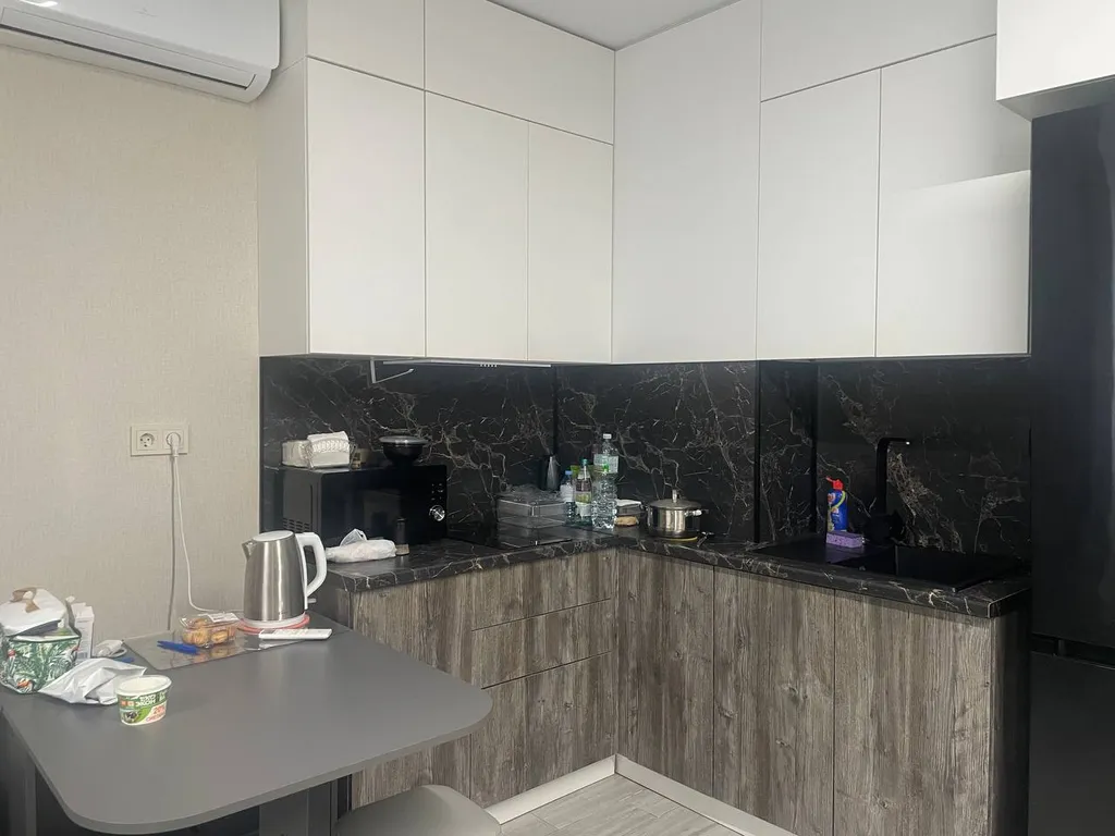 Апартаменты с бассейном недалеко от моря