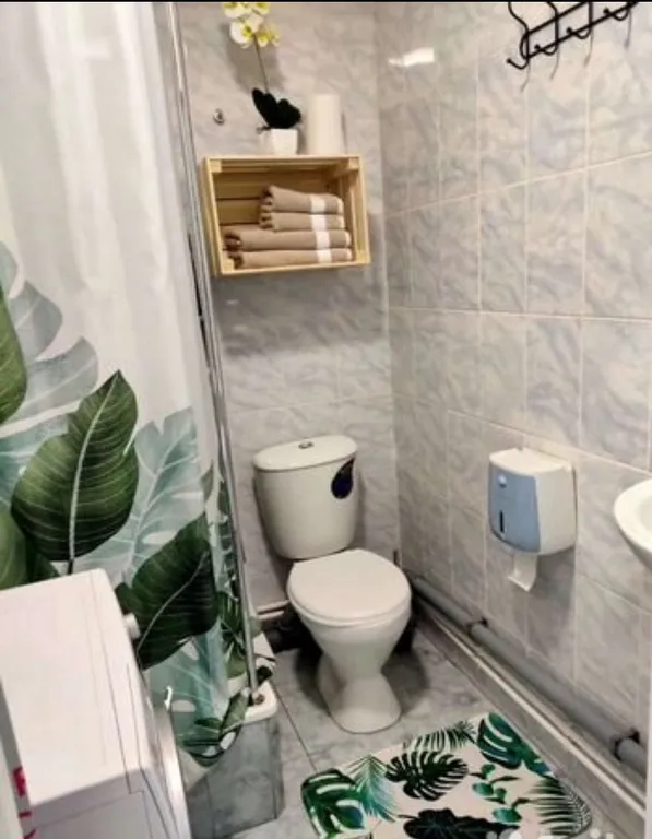 Белая студия напротив ТЦ Солнечный