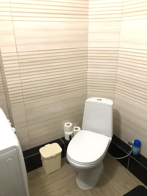 Светлая уютная студия в новом доме с новой мебелью