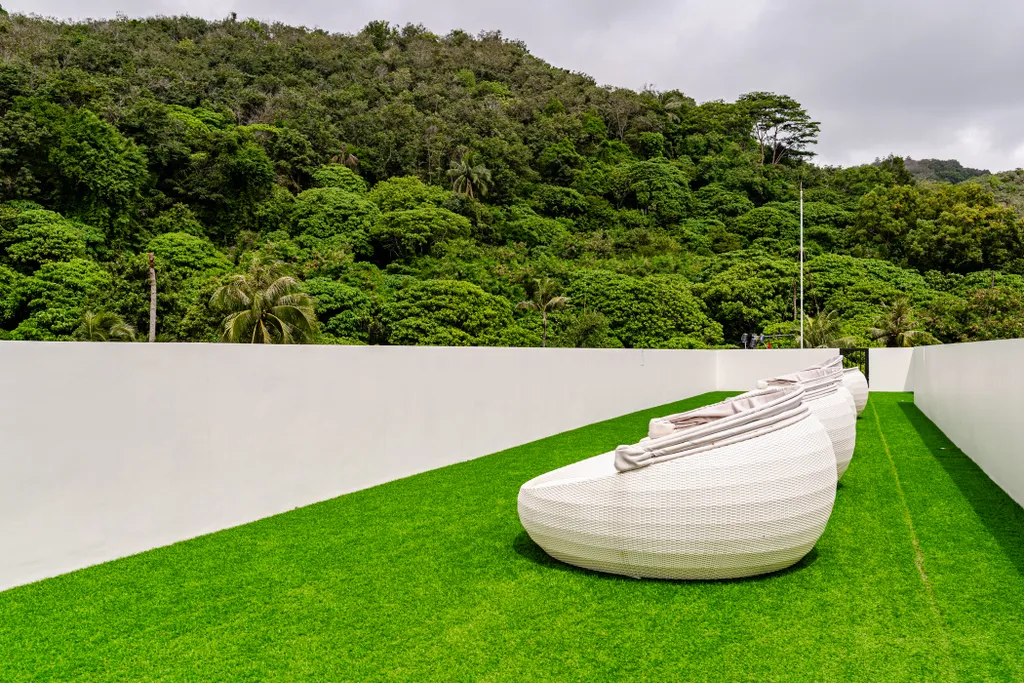 Новые апартаменты с видом на море у пляжа Карон