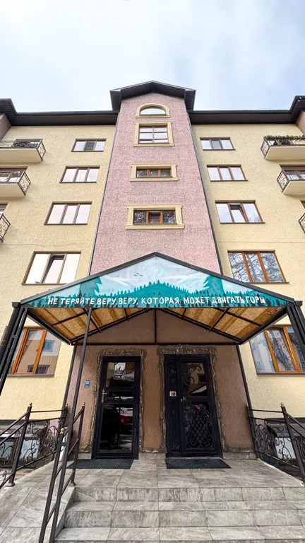 Уютная квартира в сосновом лесу в сердце гор