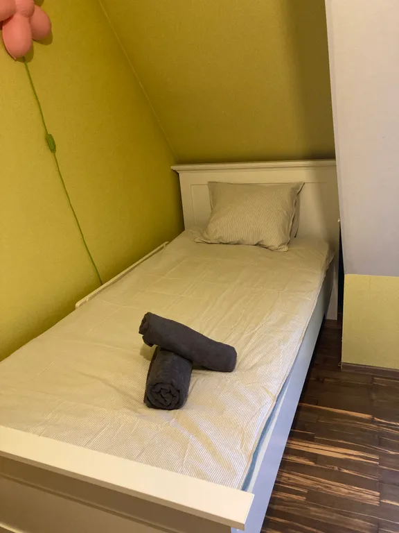 Квартира Апартаменты с тремя спальнями на улице Осенней в Центральном районе — Калининград