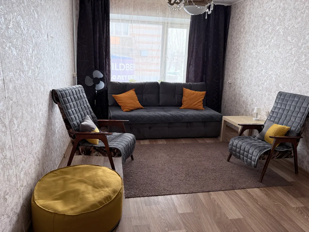 Трёхкомнатная квартира — аренда посуточно в Яровое