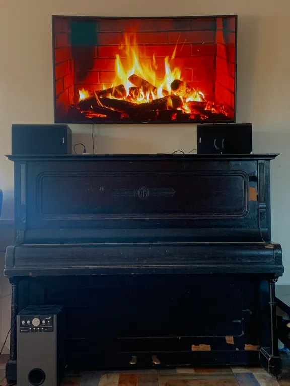 Дом у леса в минуте от города!