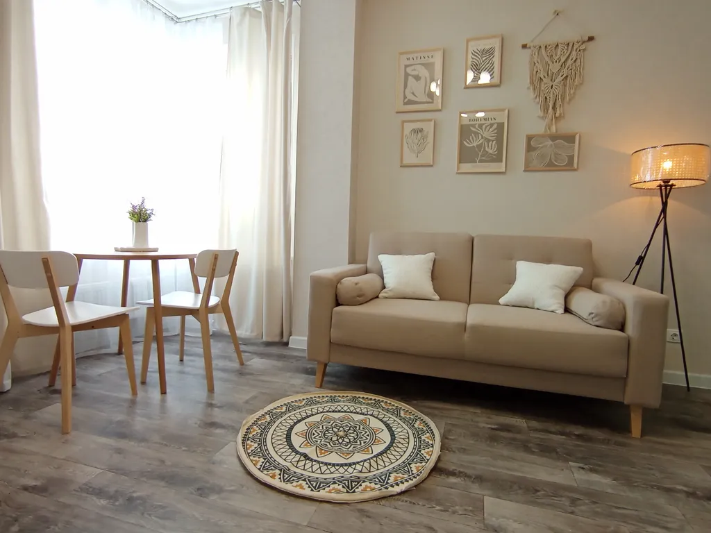 Квартира с видом на железнодорожный вокзал