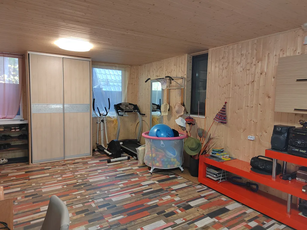 Дом в лесу у залива