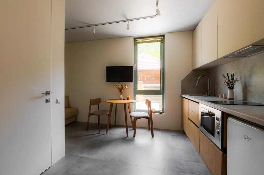 Студия с видом на горы и бассейном