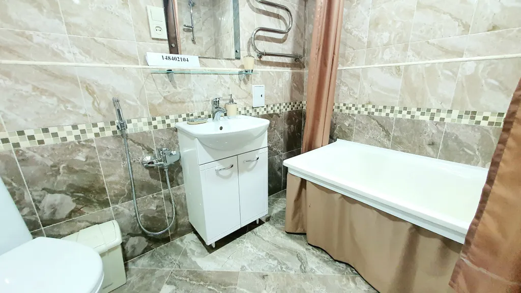 Уютный дом с собственным двором, навесом и парковкой