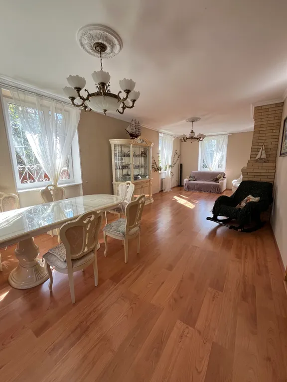 Шикарный загородный дом с бильярдом