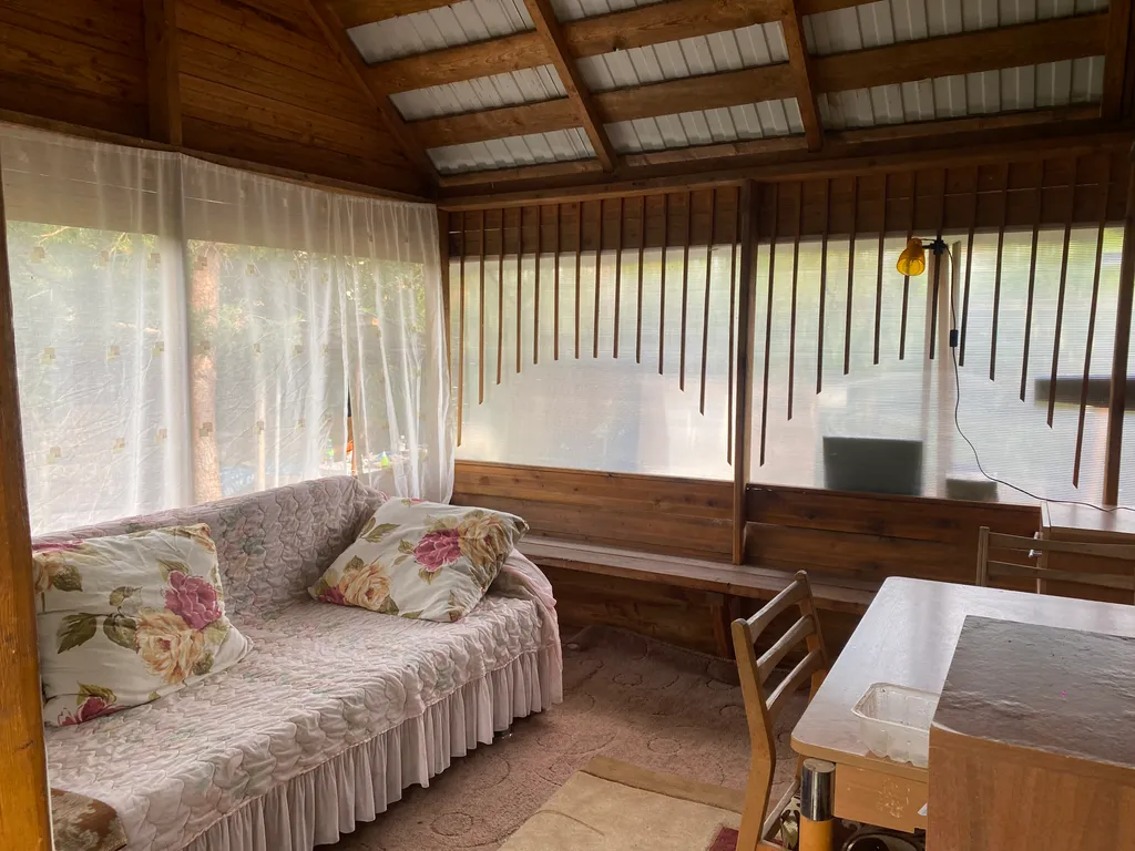 Уютная дача с садом и парковкой. До воды 200м Дача 2 эт.,3 комнаты.