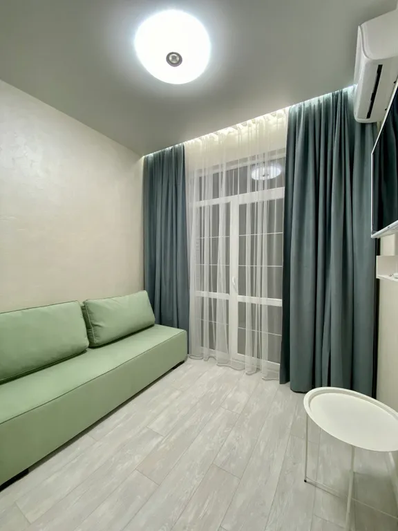 Евротрехкомнатный апартамент с балконом на первой линии