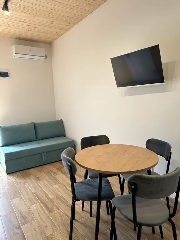 Студия в двухэтажном коттедже