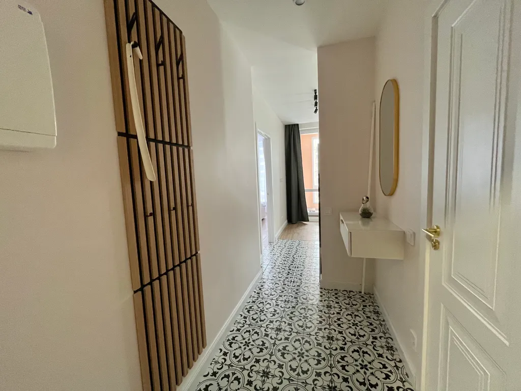 Квартира с панорамными окном в спальне