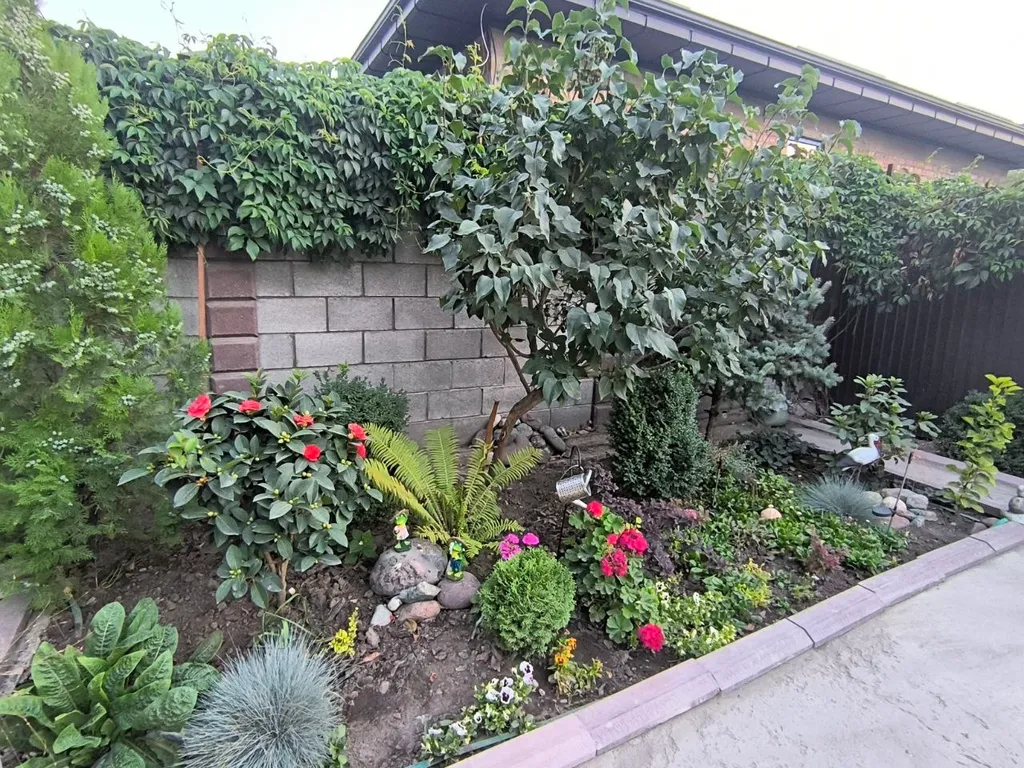 Уютный дом с садом рядом с центром города