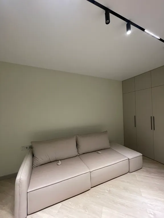 Релакс в уютном гнездышке, зелень, елки, цветы, аллеи, двор без машин