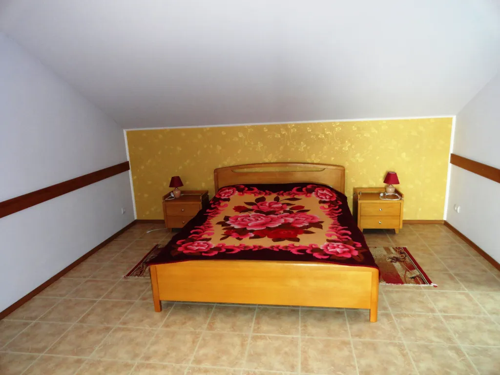 Вилла в сосновом бору с бассейном и видом на море и горы