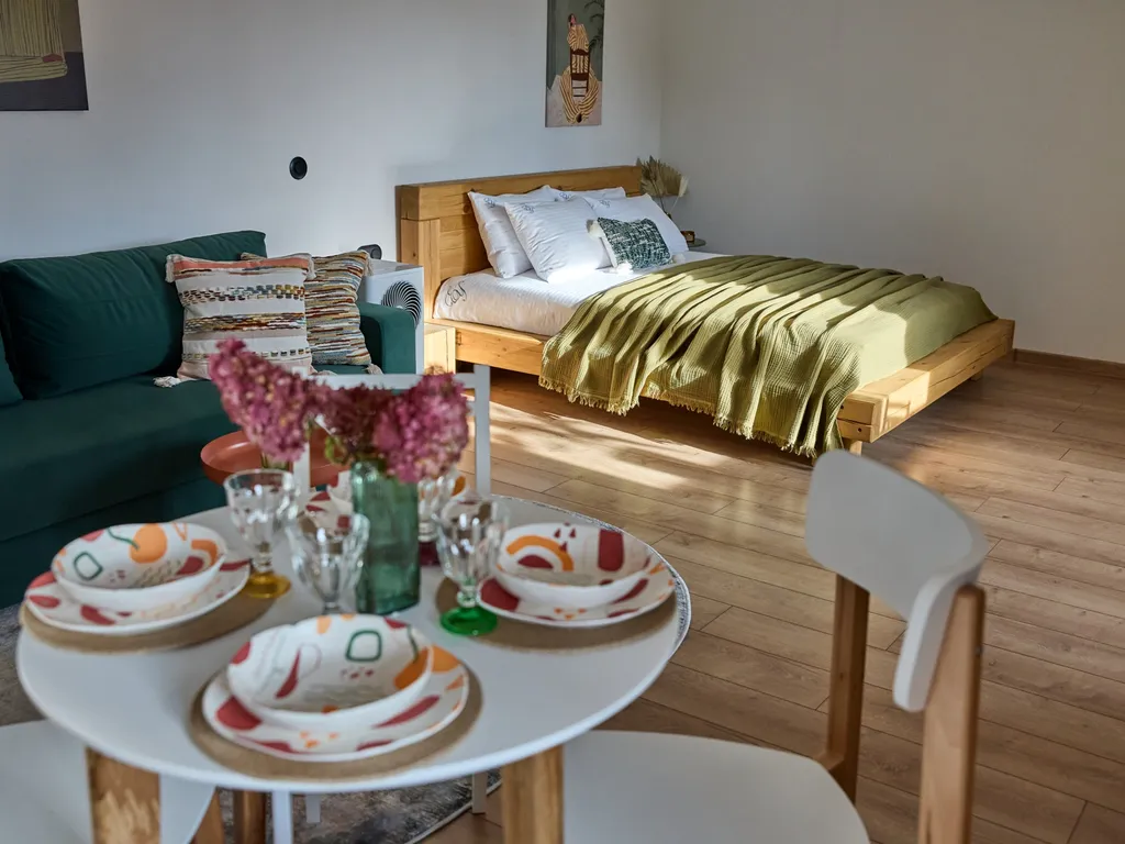 Квартира Яркая новая студия в самом центре — аренда посуточно в Гродно