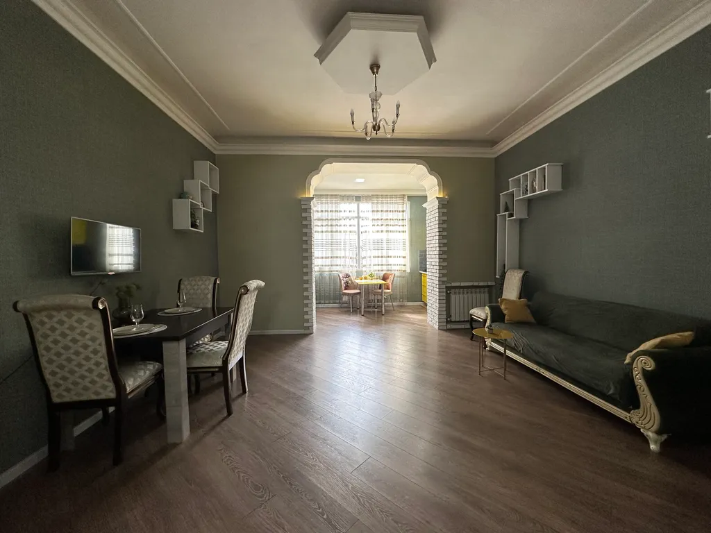 Yellow bouleward аpartment