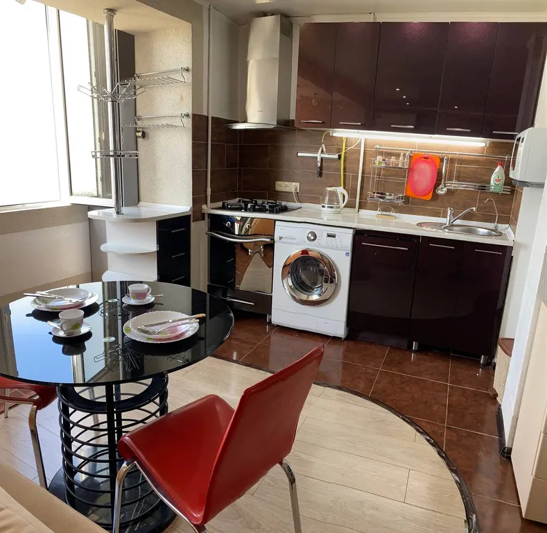 Красивая, уютная, стильная квартира - студия с шикарным видом из окон