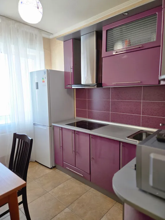 Уютная чистая квартира в центре города — аренда посуточно в Губкинский