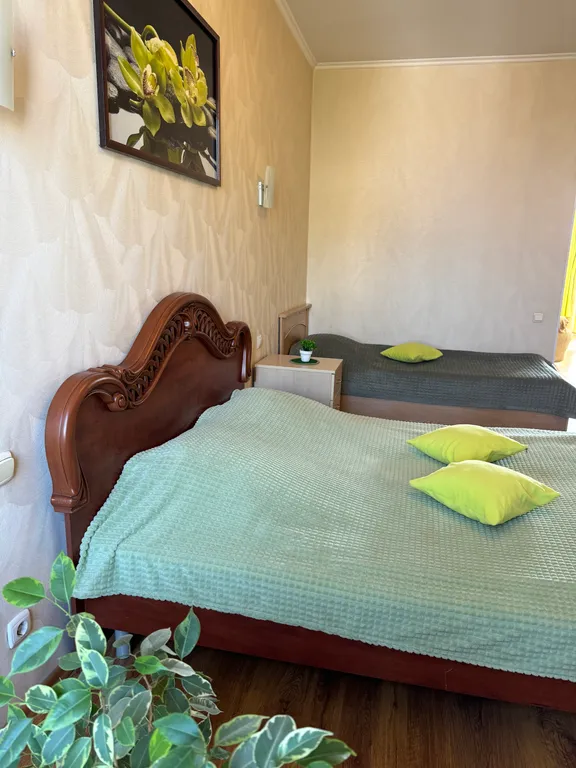 Большая 3-комнатная квартира в самом центре на площади