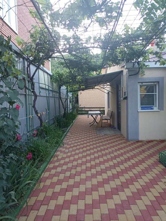 Квартира со своим двориком и стоянкой