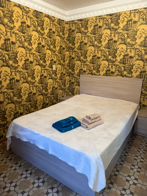 Уютная комната с отдельным входом в центре города, бюджетный вариант