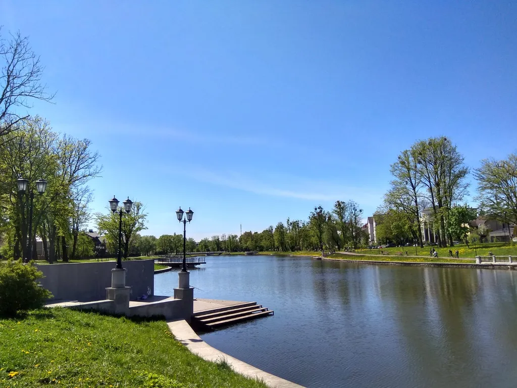 Квартира Уютная мансарда на берегу Верхнего озера, бесконтактное заселение — аренда посуточно в Калининград