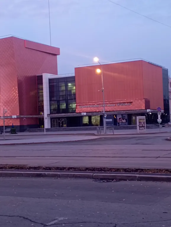 Апартаменты близко к Кремлю, ДС Кристалл, Драматическому театру