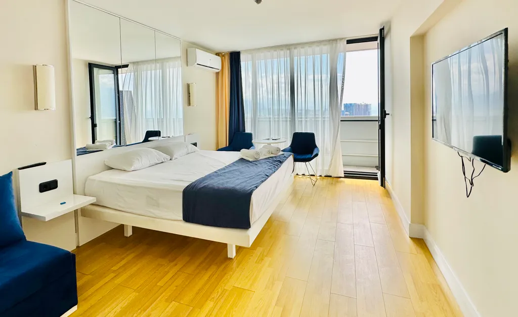 Личный пентхаус с видом на закат в Орби Сити