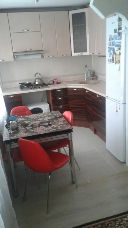 Уютная чистая благоустроенная трёхкомнатная квартира в центре города — аренда посуточно в Губаха