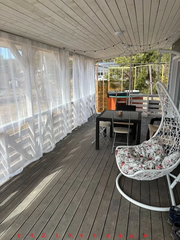 Уютный дом в скандинавском стиле с видом на озеро