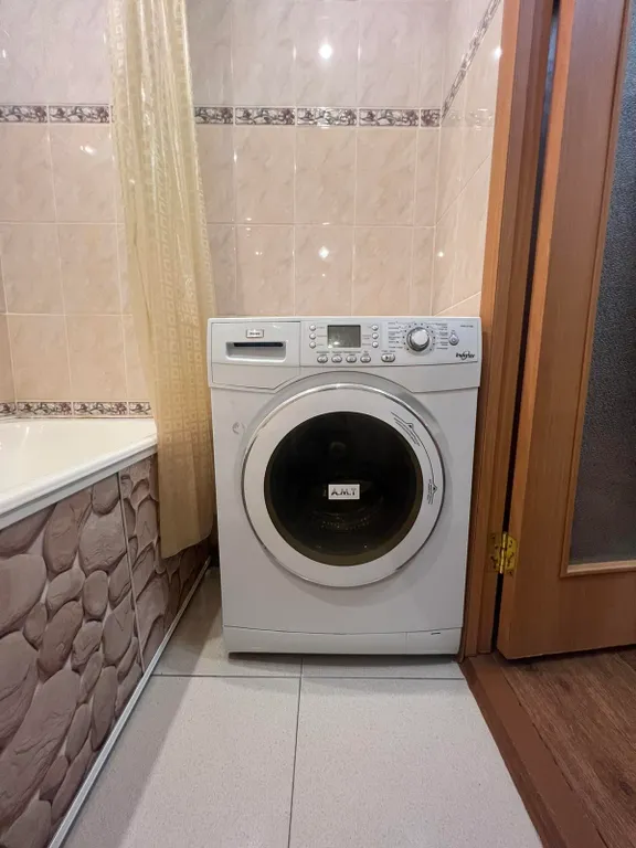 Квартира на 8 этаже с большой кухней и двумя балконами